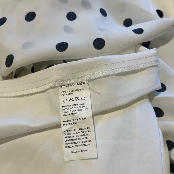 Beautiful Polka dots dress! - Picture 5 of 6